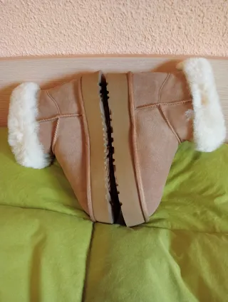 Botas UGG Mini Plataforma Camel Talla 40