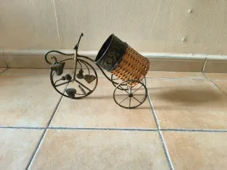 Bicicleta decorativa metal y mimbre