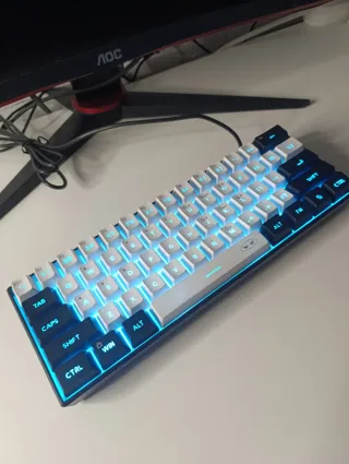 Teclado gaming compacto+ personalización RGB