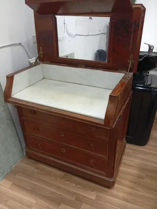 Tocador antiguo de madera