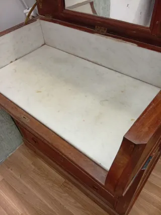 Tocador antiguo de madera