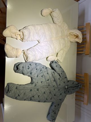 2 sacos y 2 monos de bebé