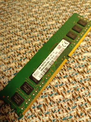 SK Hynix 4GB DDR4 PC4-2133P RAM