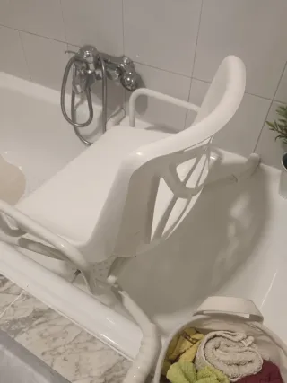 Silla de bañera para movilidad reducida