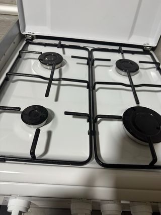 Cocina de gas con horno blanco marca OK