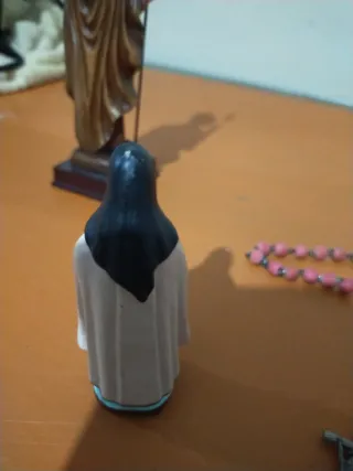 Lote Figuras Religiosas y Rosarios