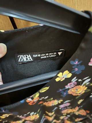 Vestido Zara floral manga larga