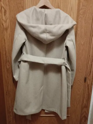Abrigo Zara Beige con Capucha