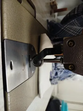 Máquina de coser industrial de aparar