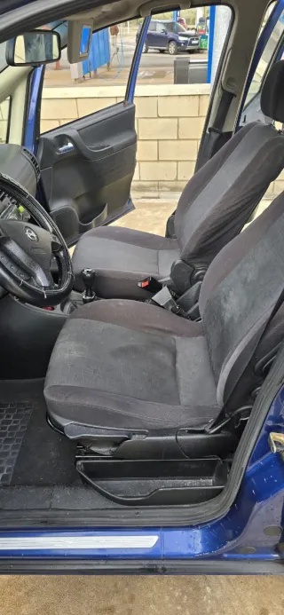 Opel Zafira  Opel Zafira  2006