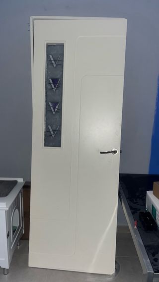 Puerta de interior con cristal decorativo