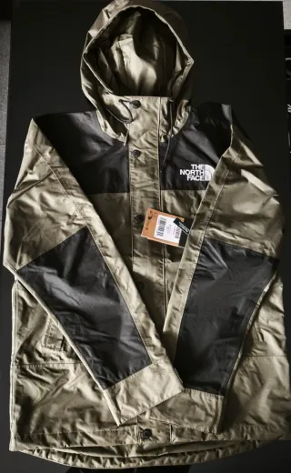 Chaqueta The North Face Verde y Negra