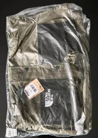 Chaqueta The North Face Verde y Negra