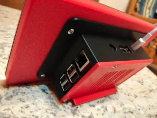 Raspberry pi 3 B con pantalla táctil 7 pulgadas.