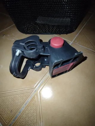 CESTA NEGRA DELANTERA BICI 500 12 l MANILLARES 22,