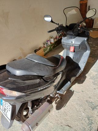 Suzuki Burgman 150 Maxi Scooter