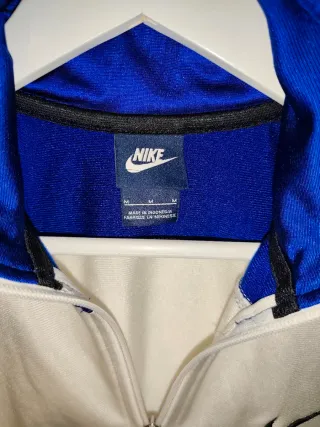 Chaqueta deportiva Nike azul y blanca