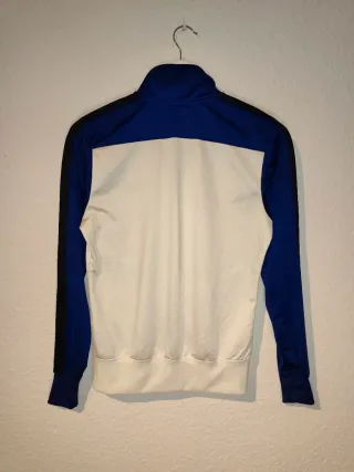 Chaqueta deportiva Nike azul y blanca