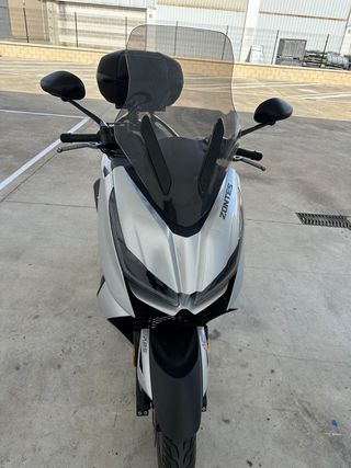 Zontes 125D Maxi Scooter Automática