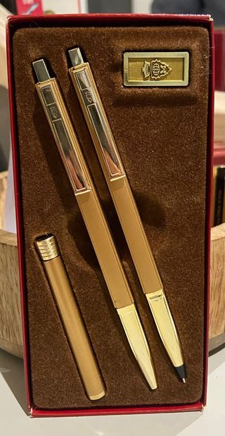 Set de bolígrafo y portaminas sin la tapa q cubre