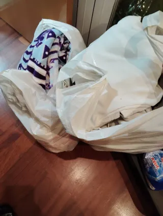 3 Bolsas grandes de ropa,con sudaderas, camisetas