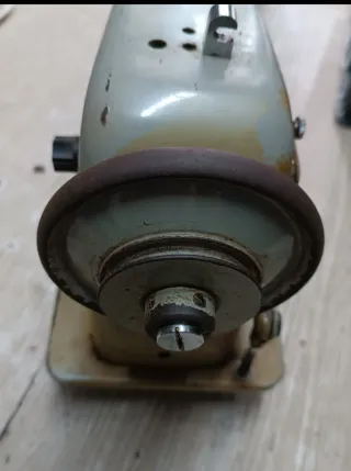 Máquina de coser Alfa para piezas