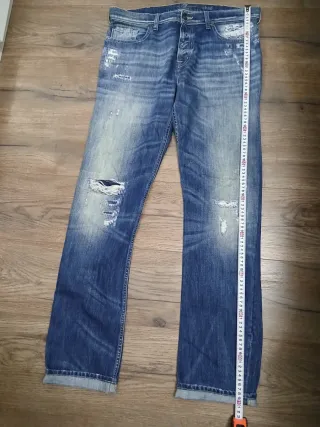 Pantalones vaqueros desgastados ,marca de lujo