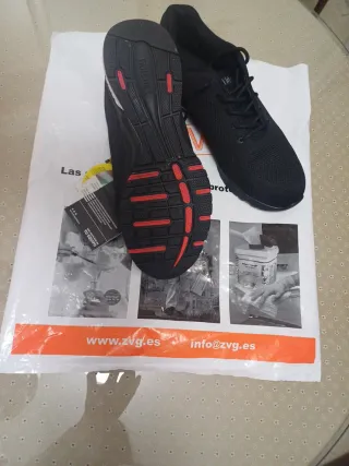 Zapatillas Paredes Talla 44 Negras Sin Estrenar