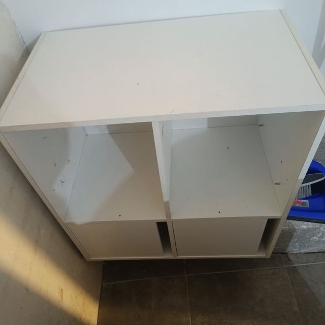 Mueble blanco con almacenaje
