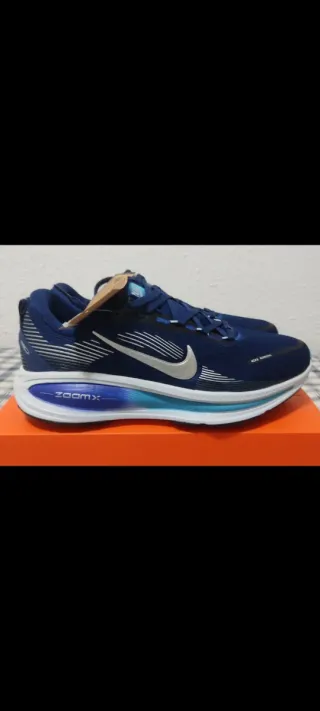 Zapatillas Nike ZoomX Vomero Azul y Blanco