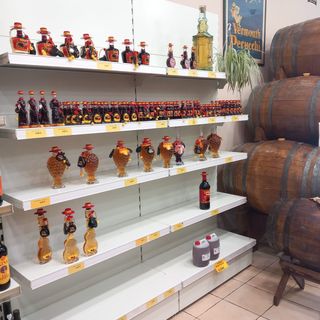 Estanterías de madera y cristal