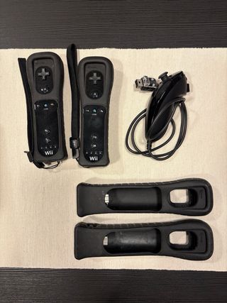 Nintendo Wii Negra + 2 Mandos + 3 Juegos