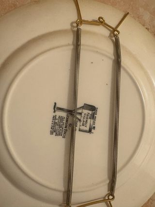 2 Platos Johnson Bros. The Friendly Village