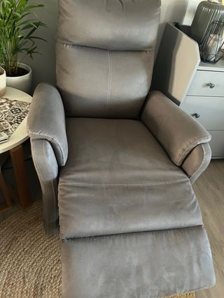 Sofá reclinable gris y sillón reclinable electrico