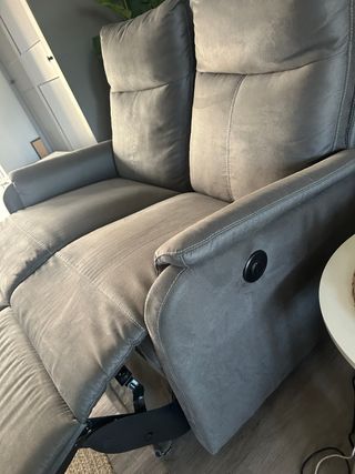 Sofá reclinable gris y sillón reclinable electrico