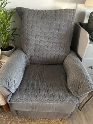 Sofá reclinable gris y sillón reclinable electrico