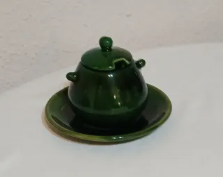 Azucarero de cerámica verde con plato