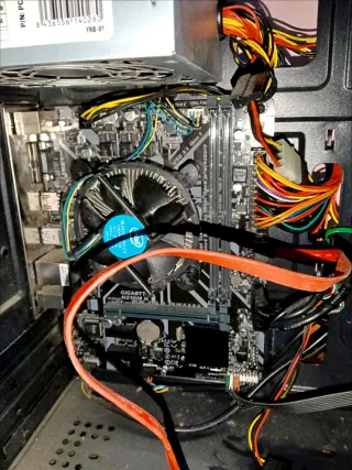 Caja+Procesador I3 3,60+placa Gigabyte+Fuente