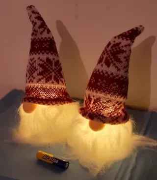 Liquidacion Navidad. 2 Gnomos con luz.