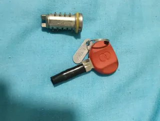 Cerradura y llave con número