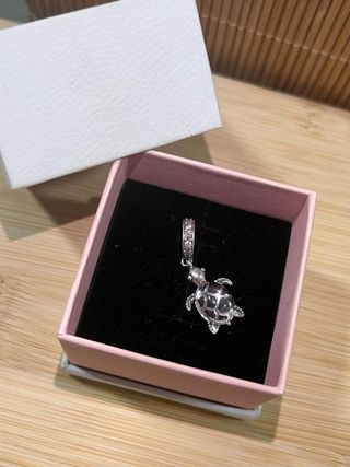 Charm Tortuga Rosa y Plata