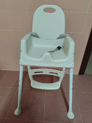 Trona infantil plegable y compacta