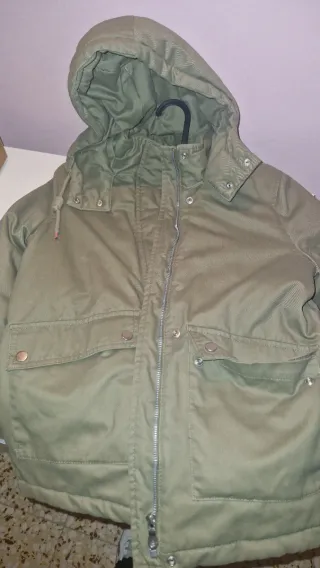 Chaqueta verde militar con capucha