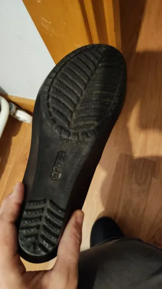 Zapatos cuña marca Crocs negros