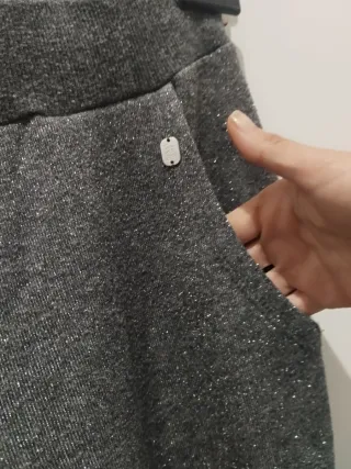 Pantalón jogger brillos gris