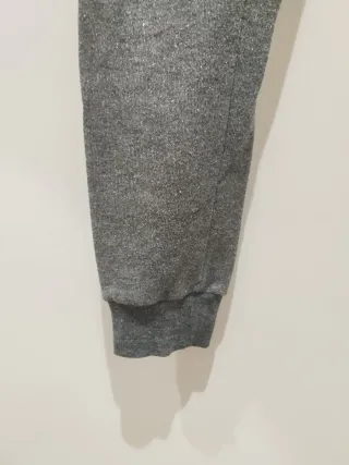 Pantalón jogger brillos gris