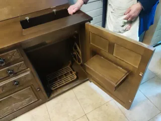 Armario de madera maciza