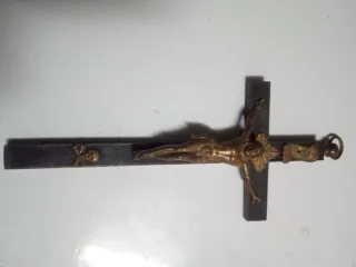 Crucifijo antiguo madera y metal