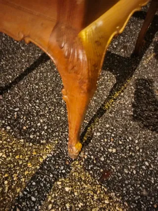 Tavolo da centro in legno e marmo intagliato