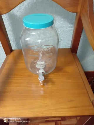 Dispensador de agua de vidrio con grifo